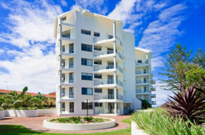 Oceanside Resort - Absolute Beachfront Apartments